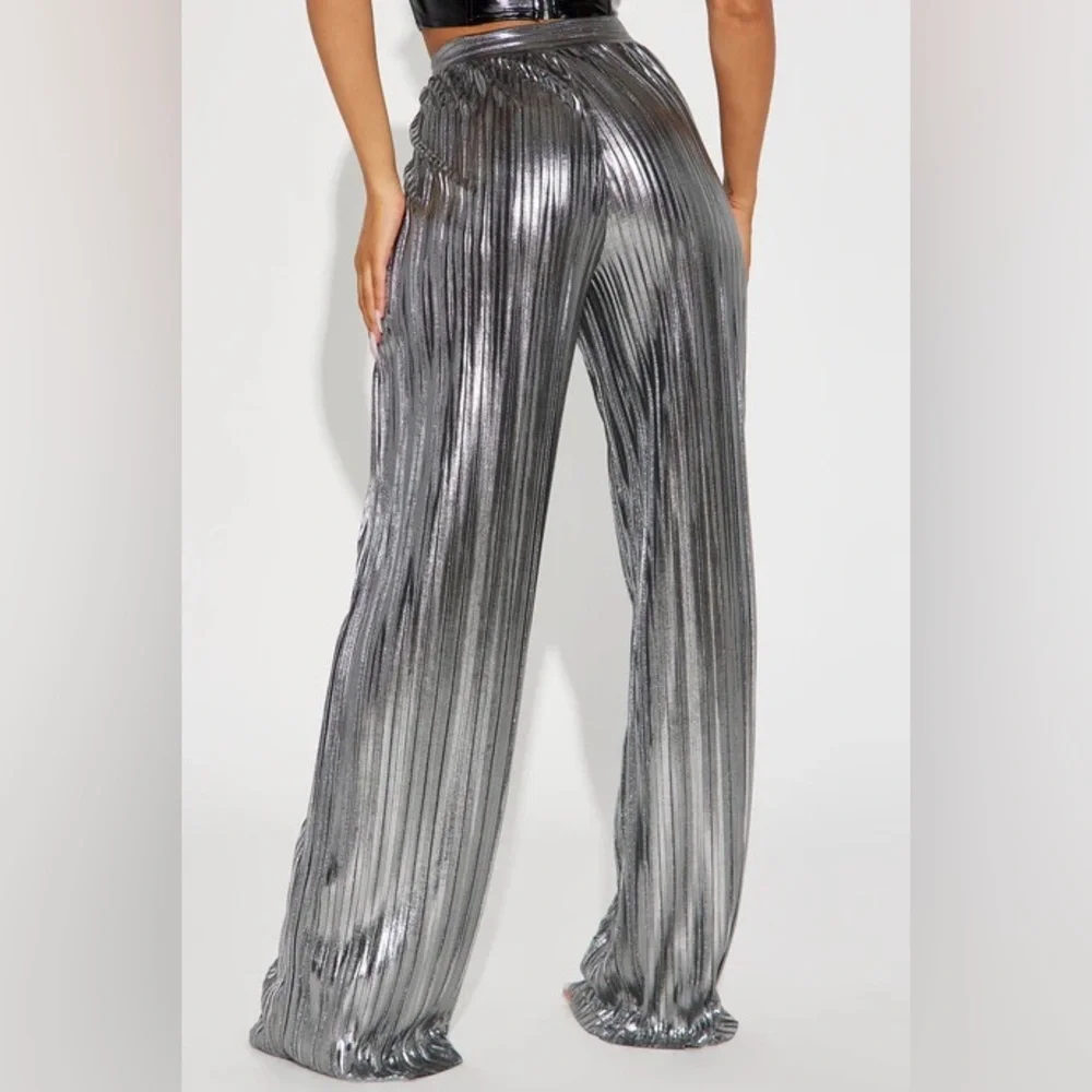 Party Up Metallic Plisse Pant - Silver - Picture 4 of 9